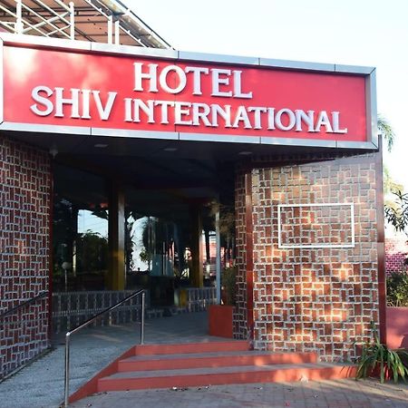 Hotel Shiv International Bhachau Esterno foto