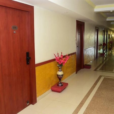 Hotel Shiv International Bhachau Esterno foto