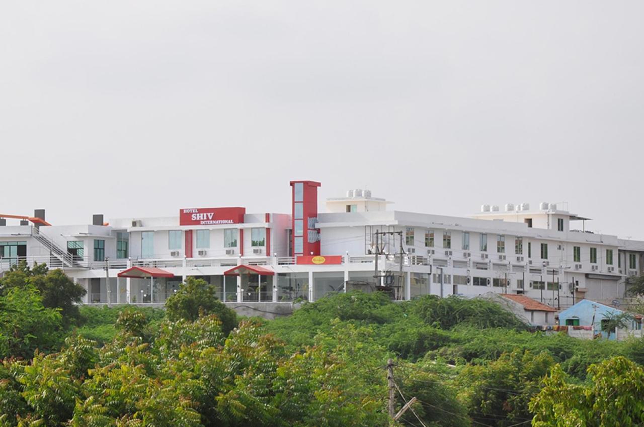 Hotel Shiv International Bhachau Esterno foto