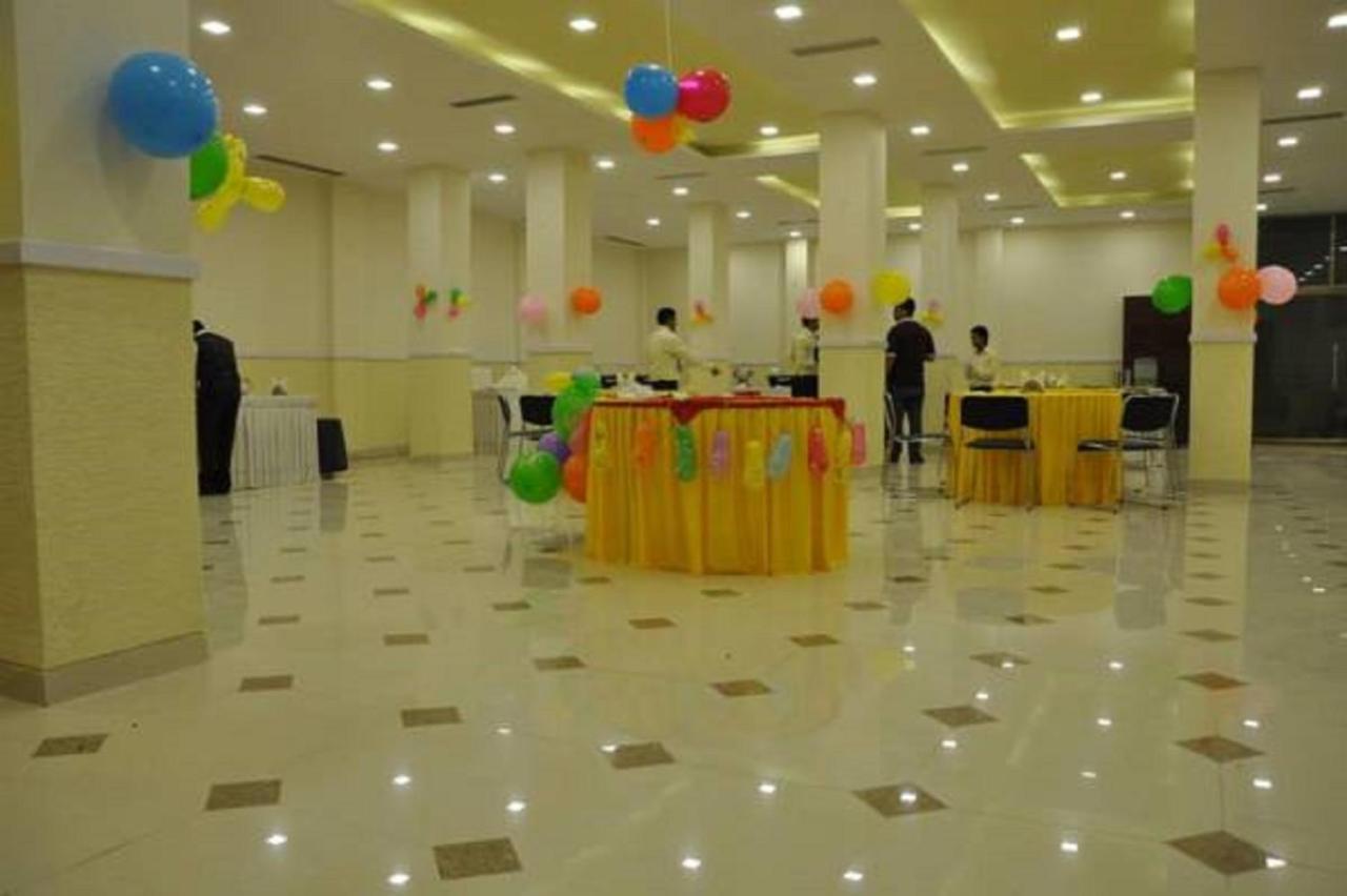 Hotel Shiv International Bhachau Esterno foto