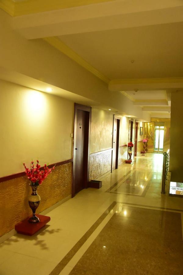 Hotel Shiv International Bhachau Esterno foto