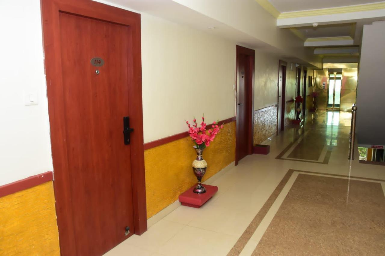 Hotel Shiv International Bhachau Esterno foto