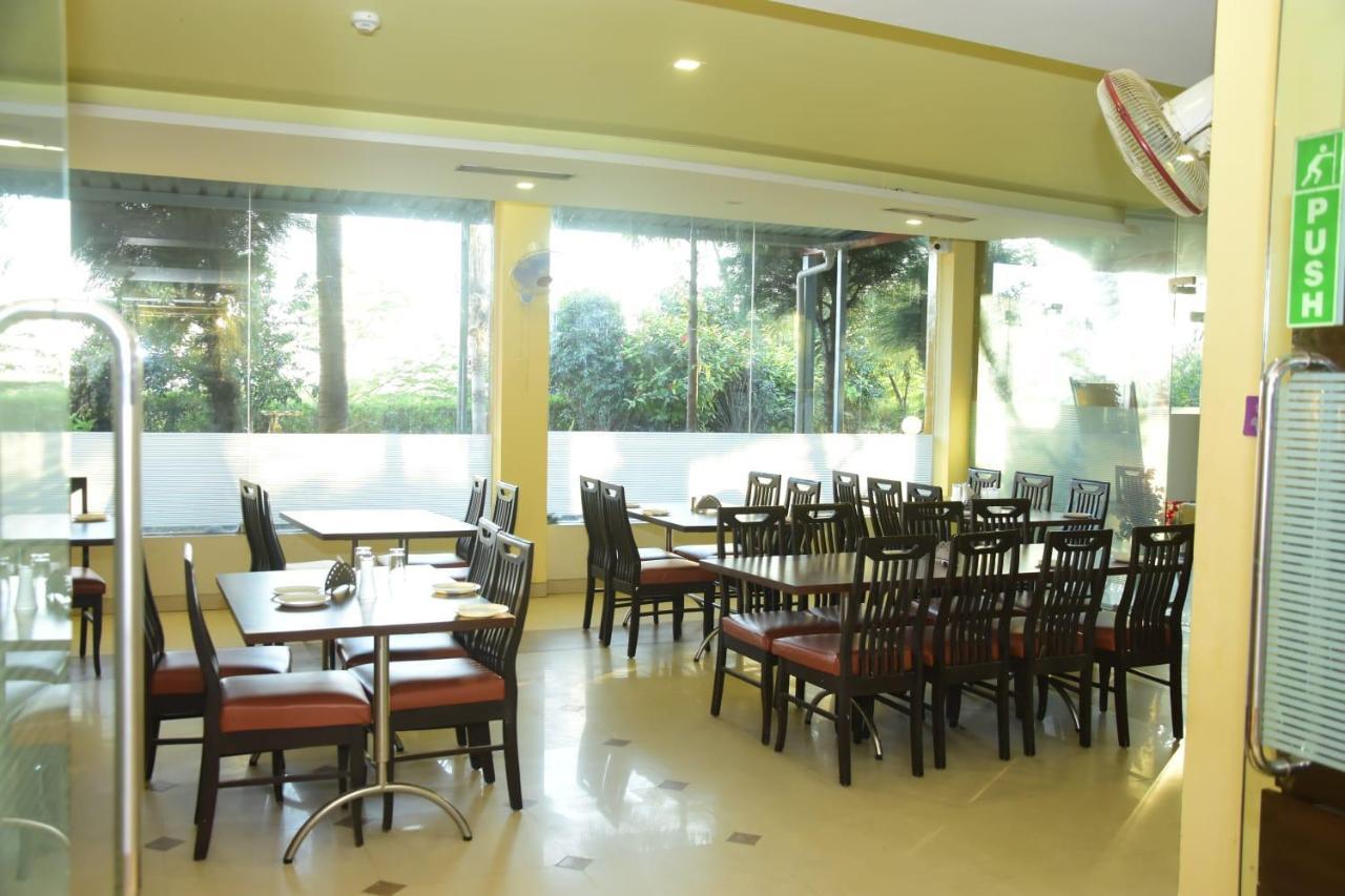Hotel Shiv International Bhachau Esterno foto