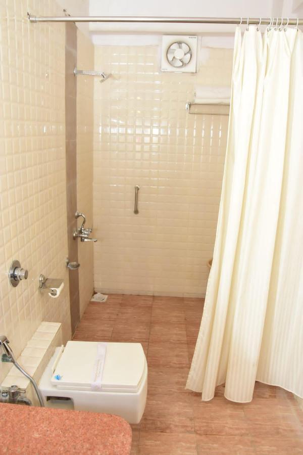Hotel Shiv International Bhachau Esterno foto