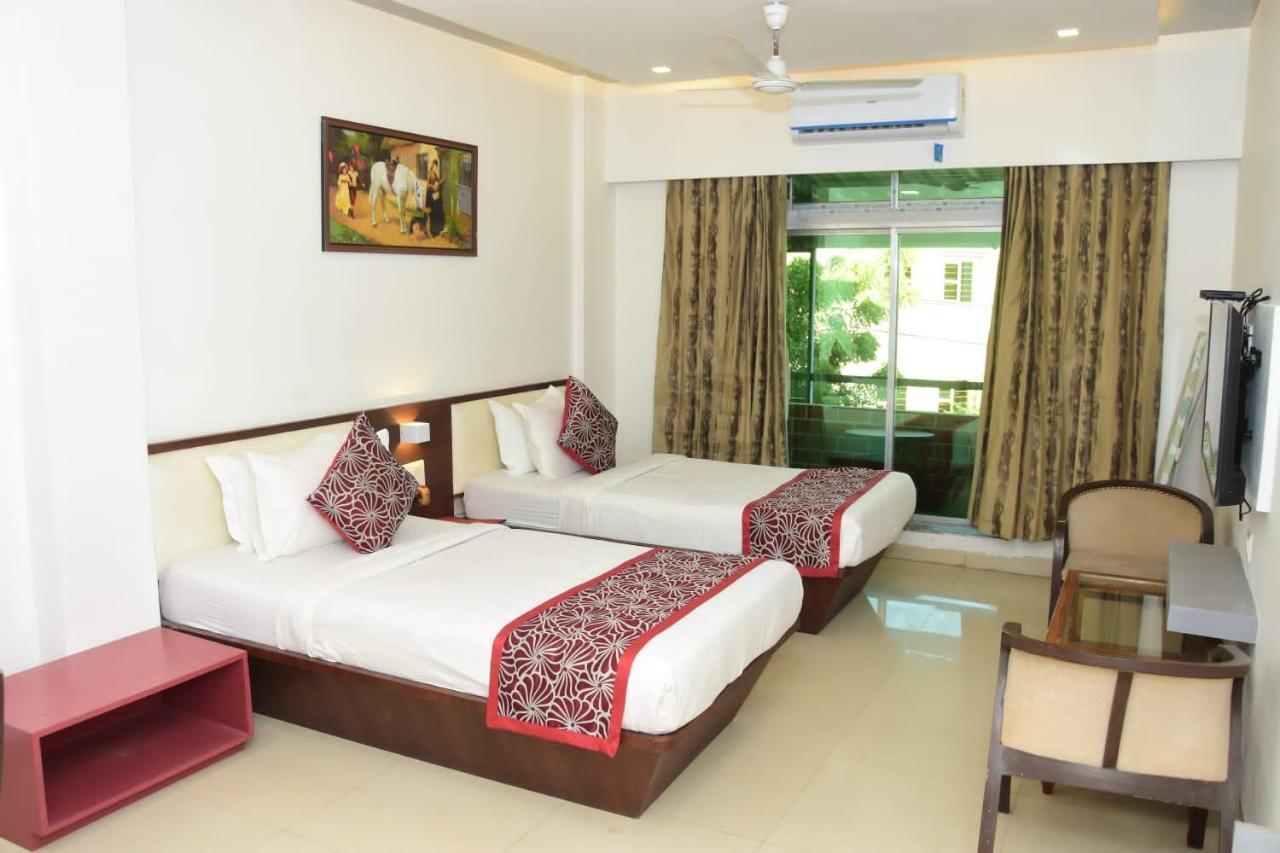 Hotel Shiv International Bhachau Esterno foto