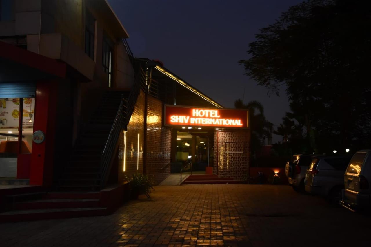 Hotel Shiv International Bhachau Esterno foto