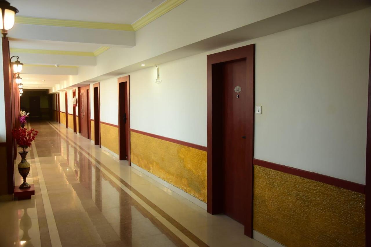 Hotel Shiv International Bhachau Esterno foto