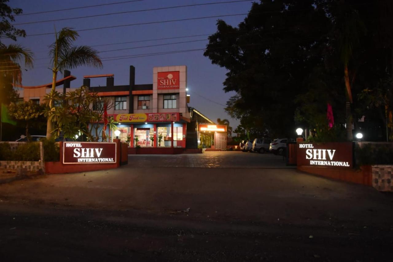 Hotel Shiv International Bhachau Esterno foto